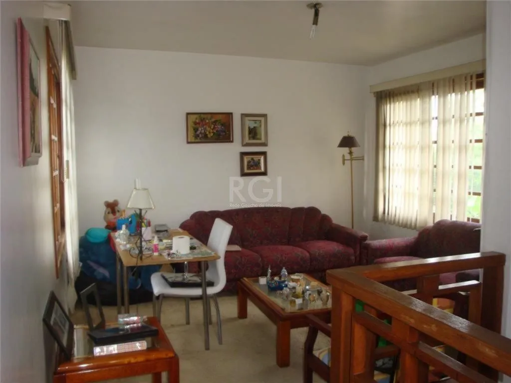 Imagem Casa para Venda - 240m², 4 dormitórios, sendo 1 suites, 4 vagas - Nonoai