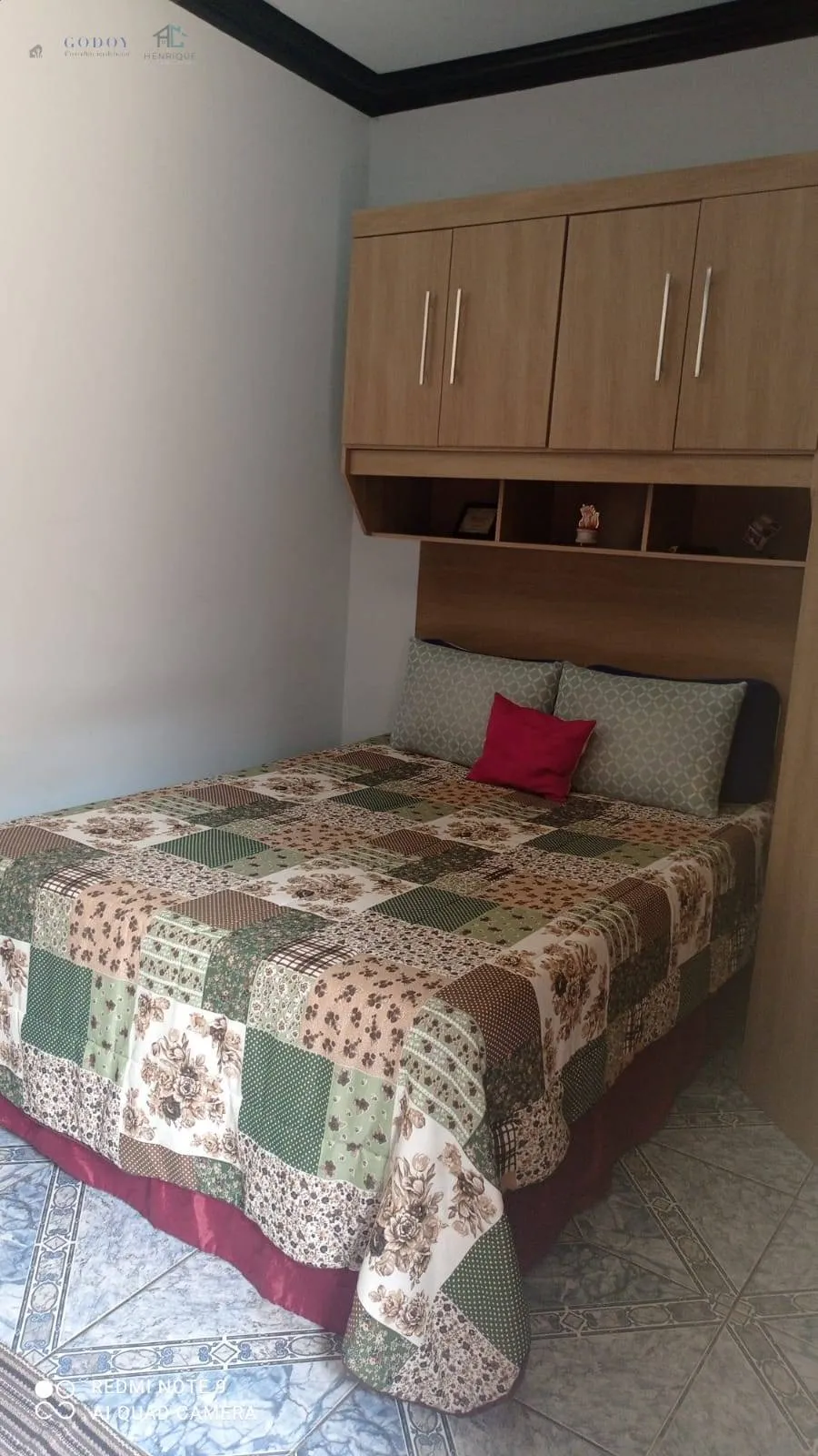 Imagem Linda Casa com Suíte, Escritório e Garagem Coberta em Ótima Localização