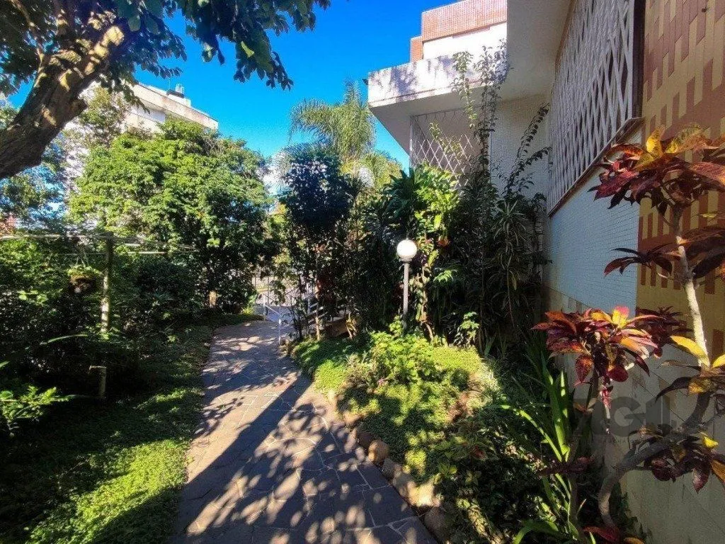 Imagem Excelente casa de 290m² com 4 dormitórios e 4 vagas