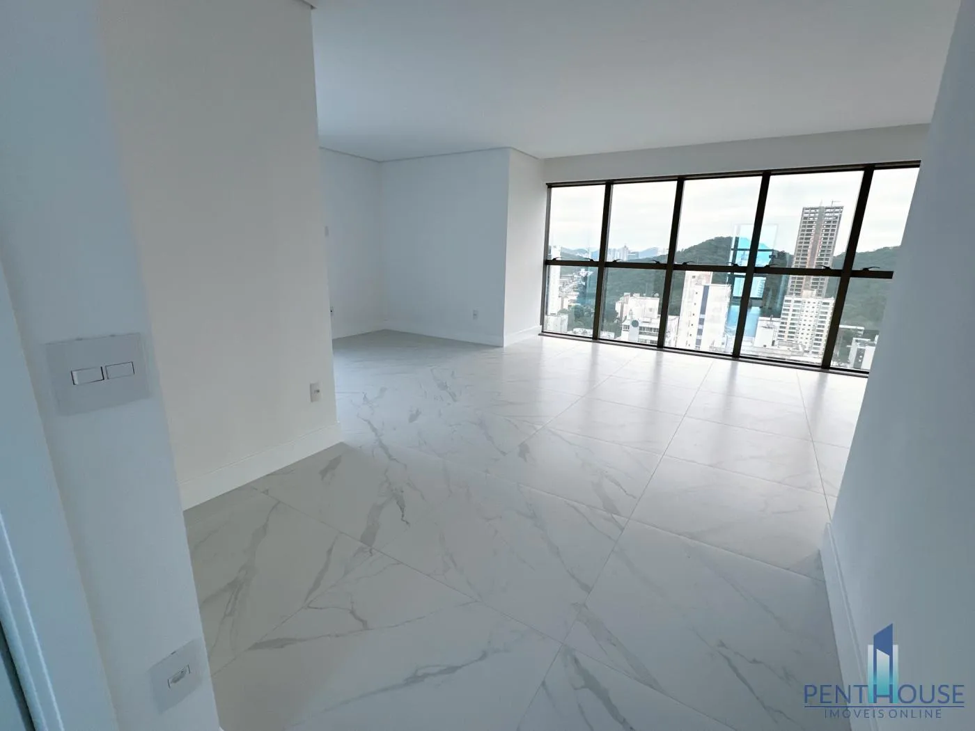 Imagem Cobertura Duplex para Venda em Balneário Camboriú, PIONEIROS, 5 dormitórios, 4 suítes, 6 banheiros, 6 vagas