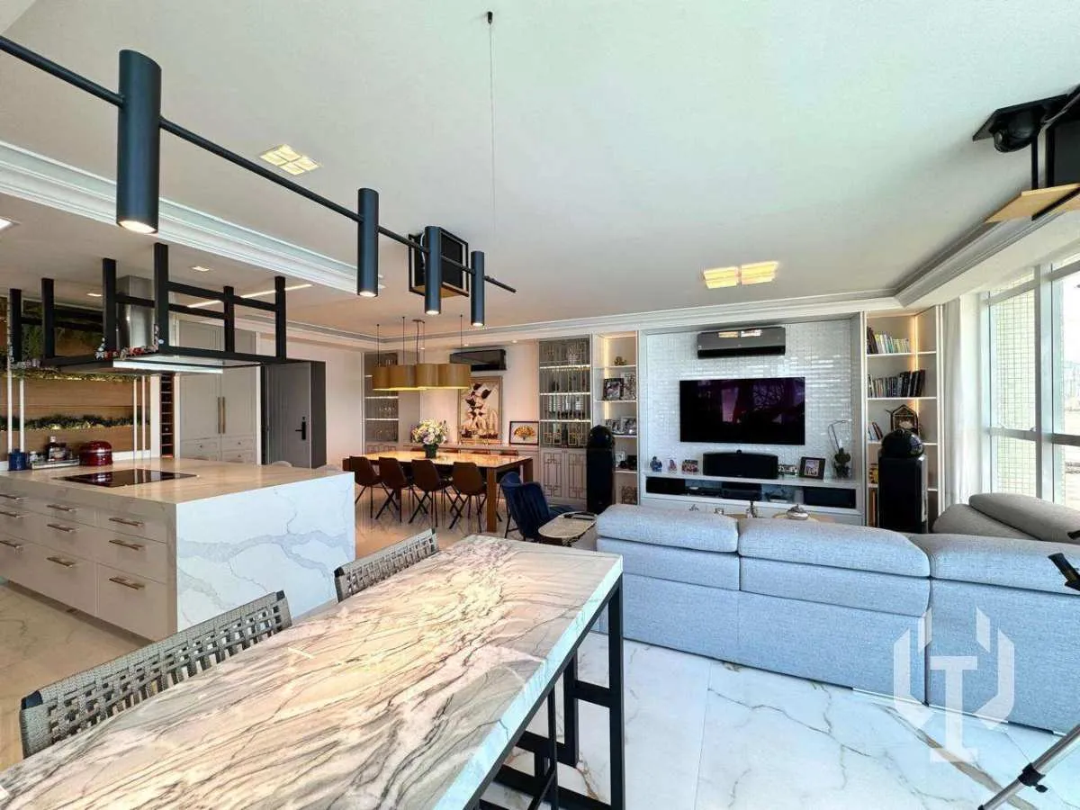 Imagem Apartamento Frente Mar Finamente Mobiliado e Decorado, com 4 Suítes, em Itapema.