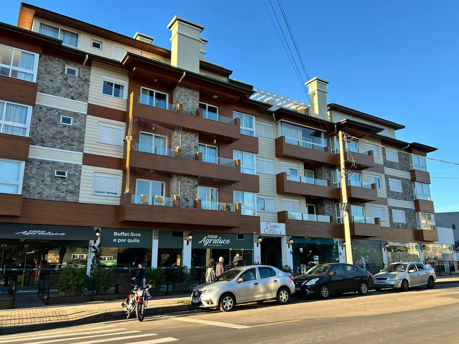 Imagem Lindo Apto mobiliado 2 dorm suíte box duplo na rua coberta no coração de Canela
