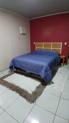 Imagem Casa com 3 dormitórios sendo 1 suíte e 2 vagas de garagem na Adhemar Garcia em Joinville/SC