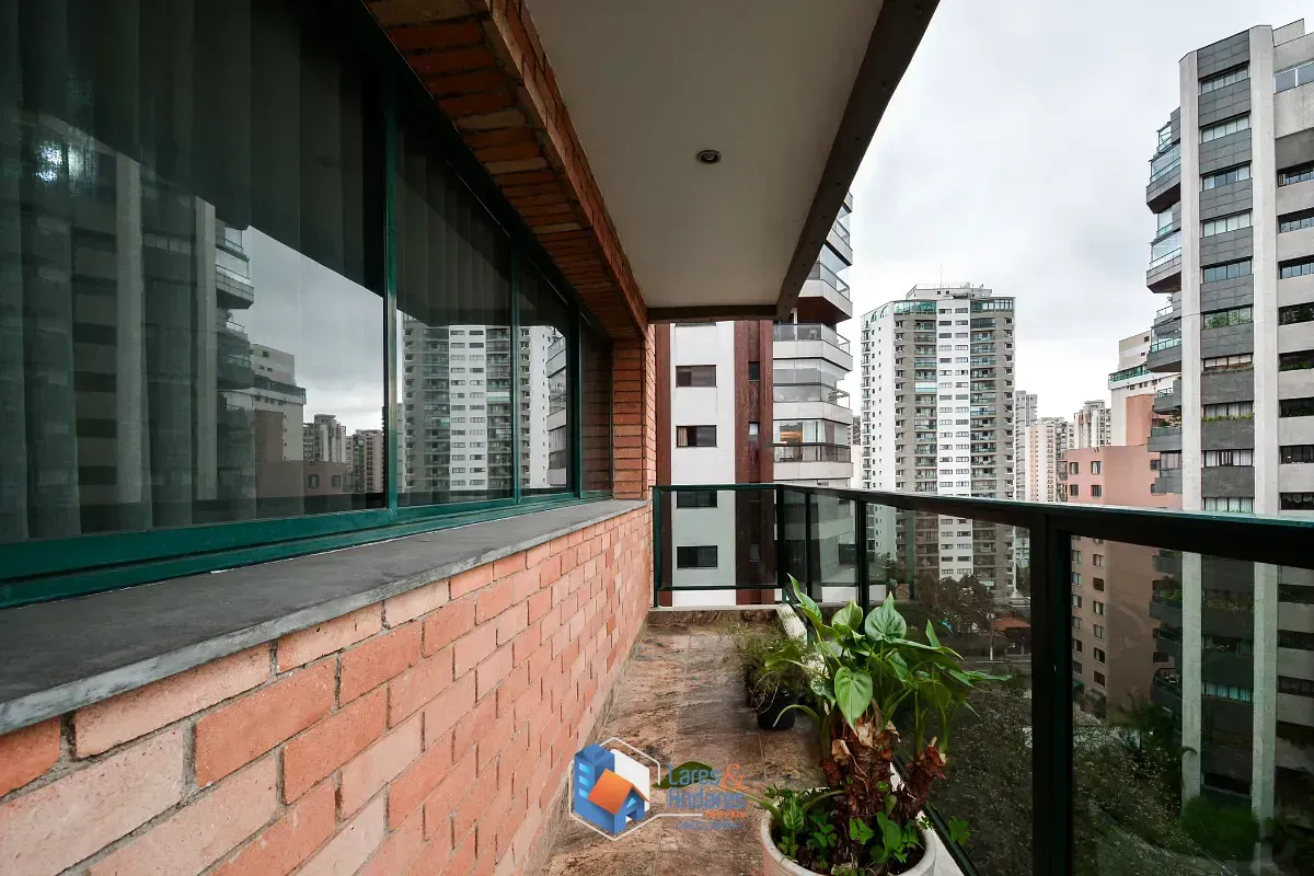Imagem Apartamento para venda em Moema com 4 quartos, sendo 3 suítes, 222m²
