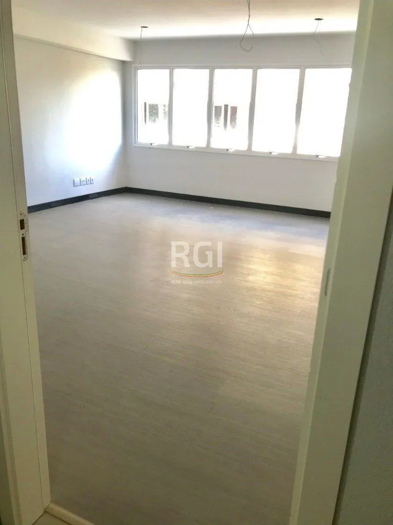 Imagem Conjunto/Sala para Venda - 123m², 0 dormitórios, 3 vagas - São João