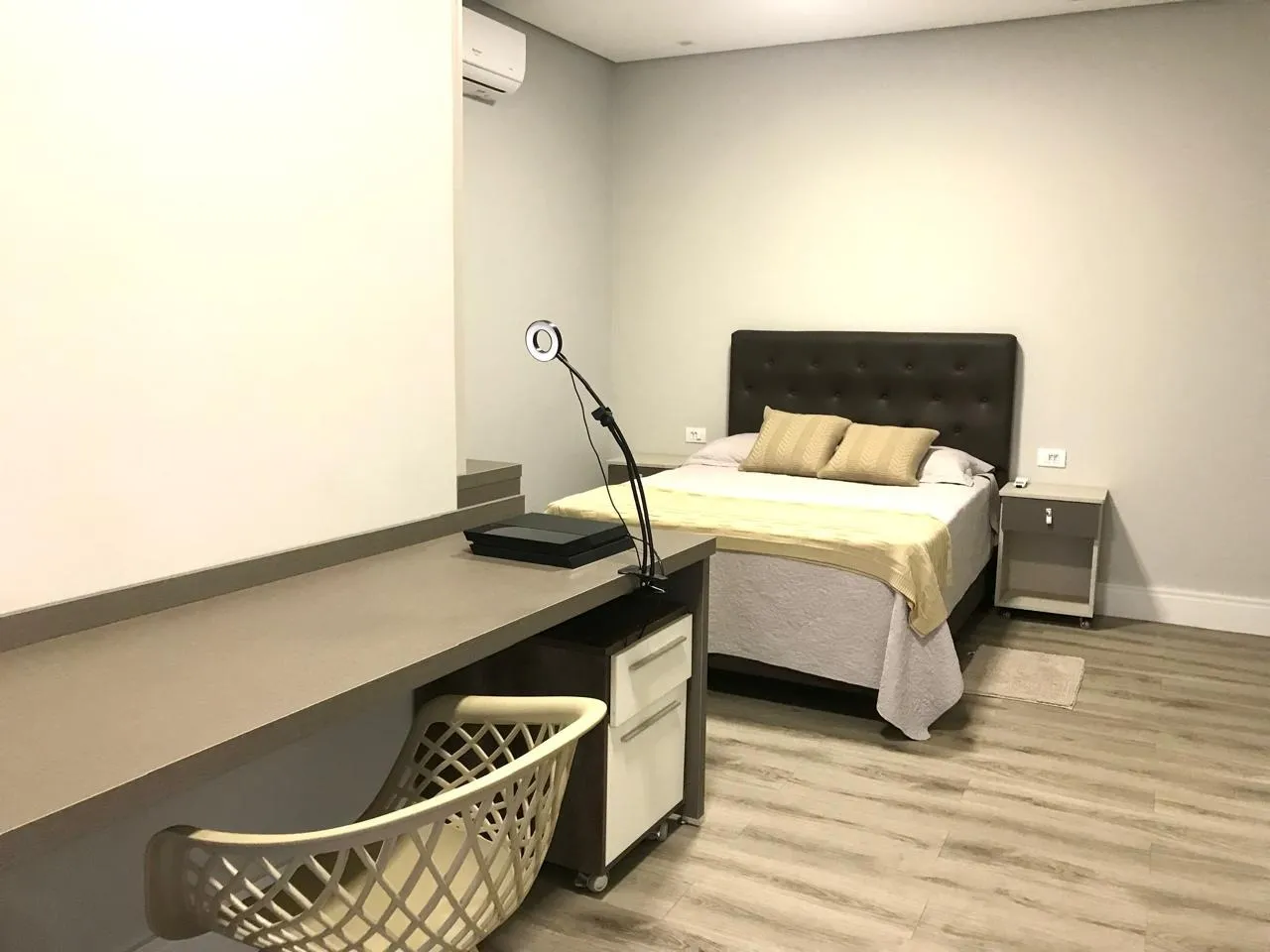 Imagem Casa de Alto Padrão à Venda no Alphaville 01 em Barueri, 5 suítes, 530 m², piscina, sauna, sala de cinema e terreno de 631 m²