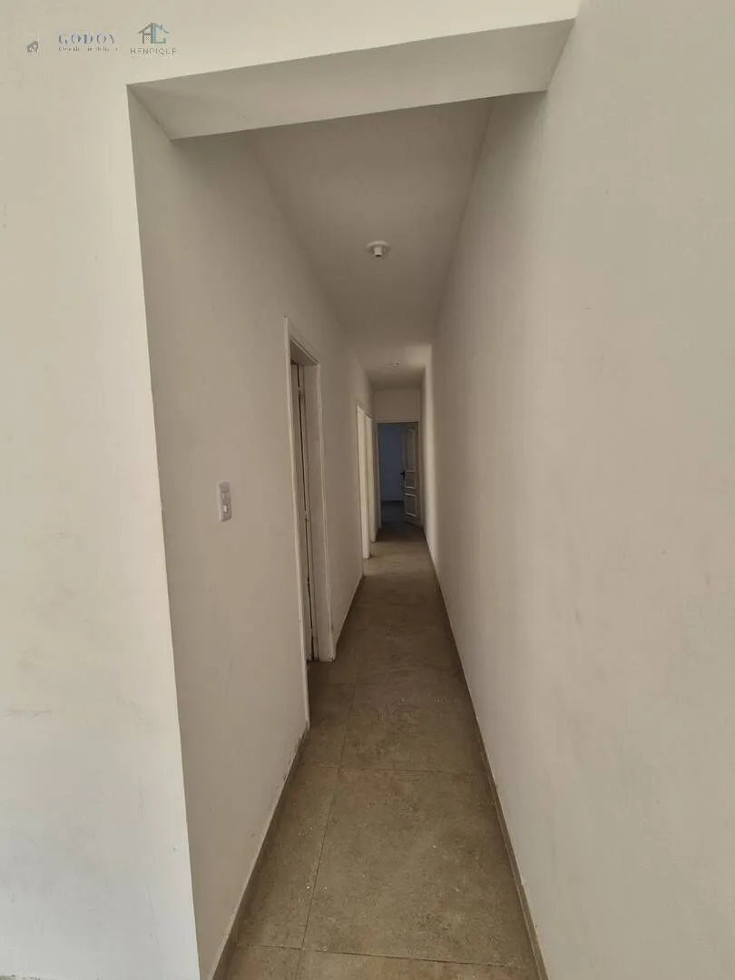 Imagem Casa em Condomínio Fechado com Suíte, Quintal e Garagem Coberta