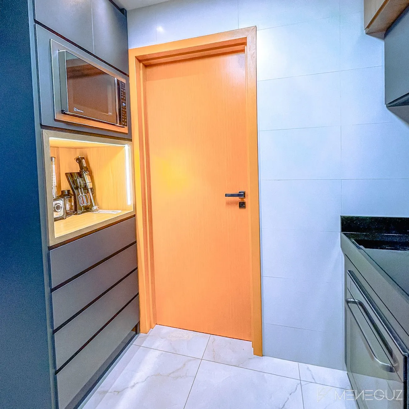 Imagem Apartamento 3 Quartos a venda de para Frente Mar da Praia do Morro finamente mobiliado e decorado