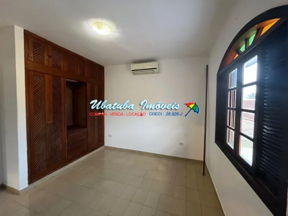 Imagem Sobrado com 03 dormitórios em excelente localização