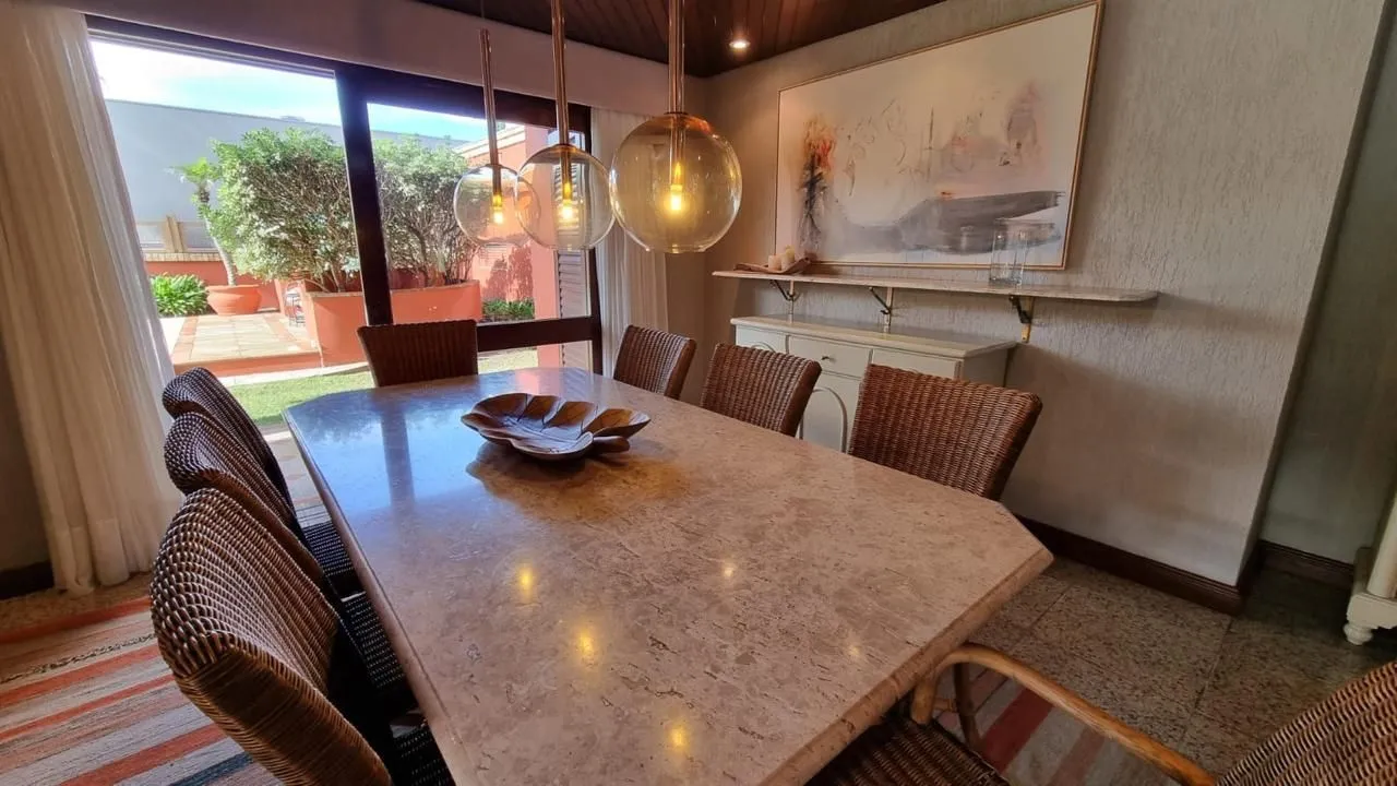 Imagem Casa em XANGRI-LÁ com 5 dorm. 3 suítes, piscina aquecida e 471 m², 400 m. mar.