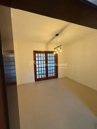 Imagem Ampla e confortável, esta excelente residência conta com 330m² de área construída, oferecendo e...