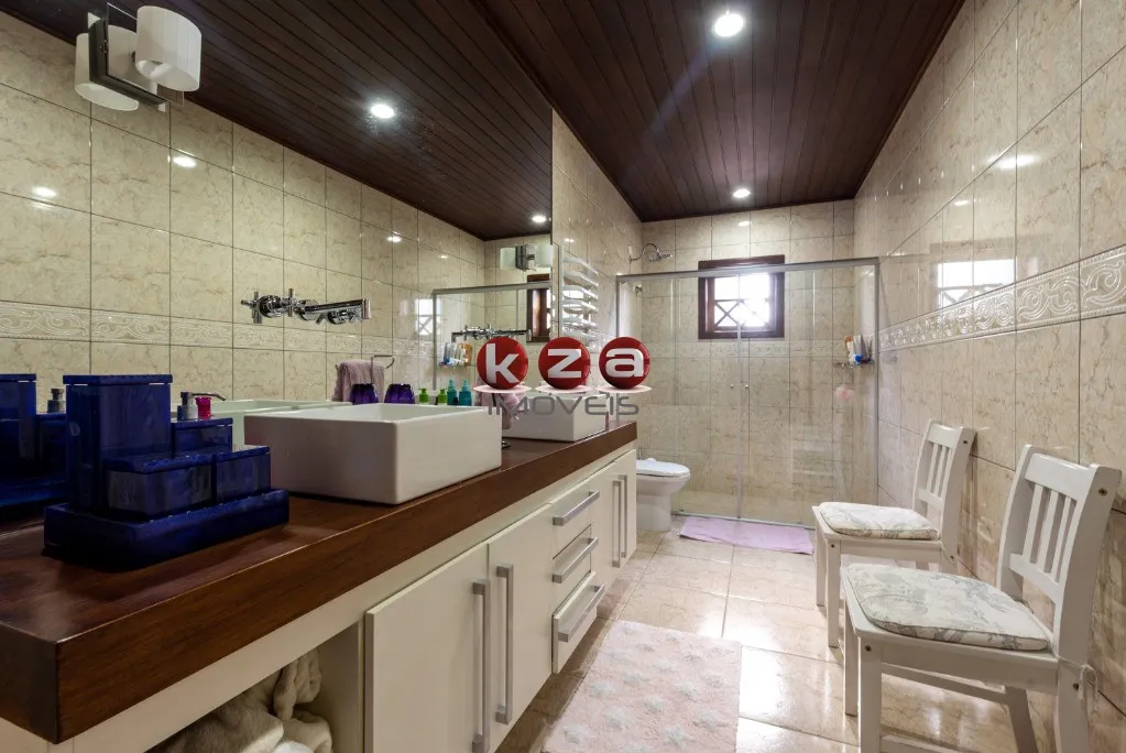 Imagem Imperdível: Casa de luxo à venda em Campos do Jordão-SP, bairro Manancial, 5 quartos, 5 suítes, 3 salas, 6 banheiros, 4 vagas, 650m²