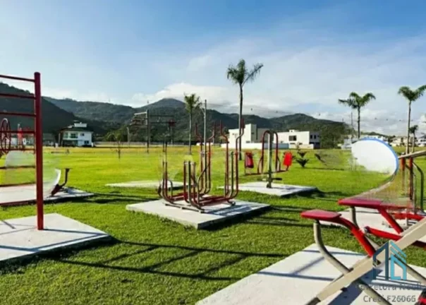 Imagem Casa a venda, Alto padrão, 04 suítes, piscina, no centro de Camboriú SC