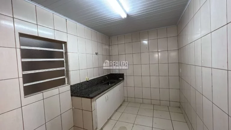 Imagem Casa para alugar no bairro Santa Maria, Uberaba: 2 dormitórios, garagem e mais!