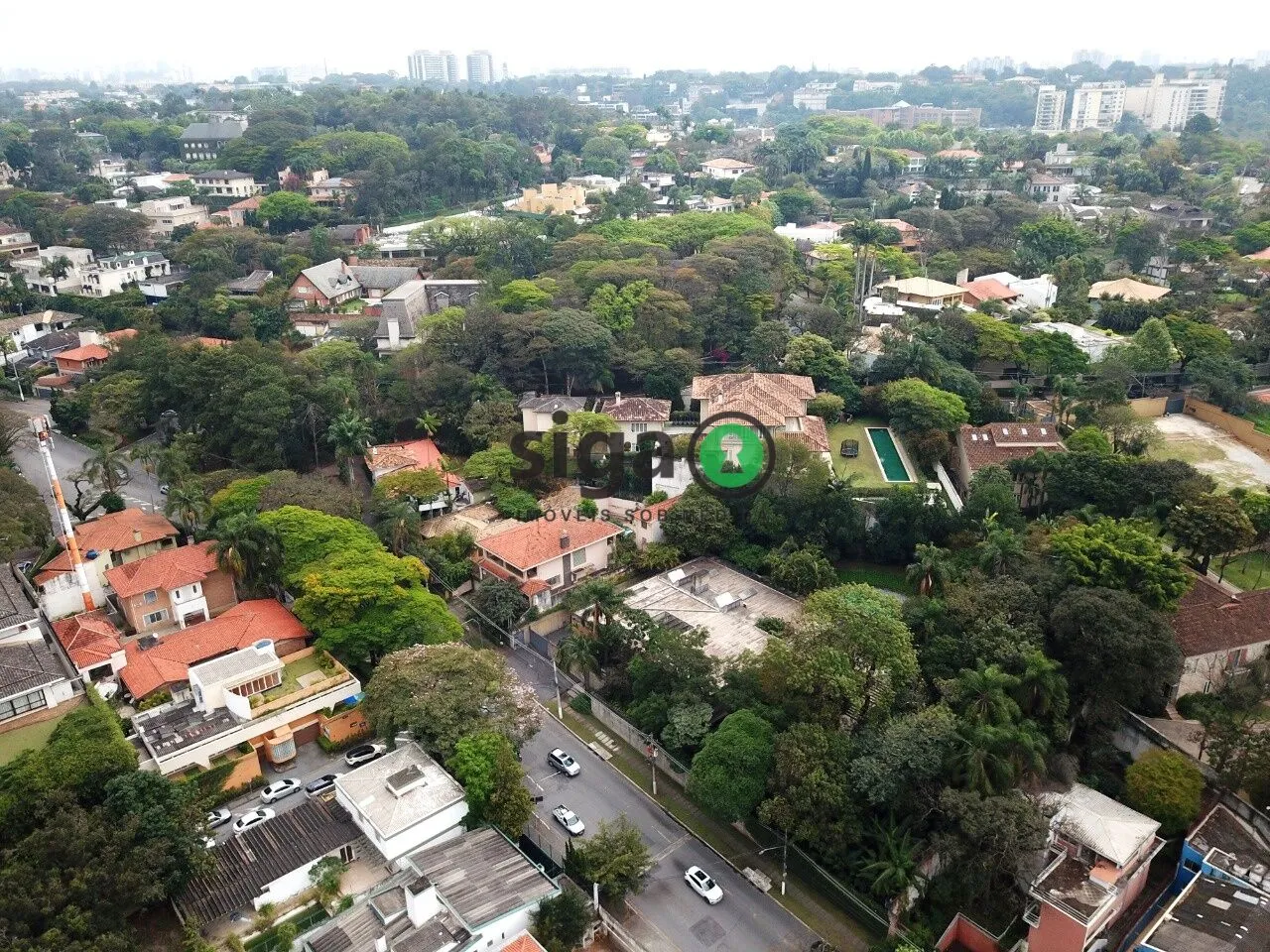 Imagem UMA CASA ICÔNICA NA CIDADE JARDIM | 976 m² | ARQUITETURA ATEMPORAL EM MEIO AO VERDE
