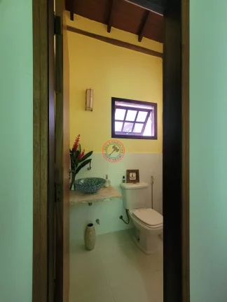 Imagem LINDA CASA, 3 SUITES C/AR COND, MUITO VERDE,DESENHO ARQUITETÔNICO e 1 STUDIO/SUÍTE EXTERNA C/ BANHEIRA DE IMERSÃO EM 900 MT ²