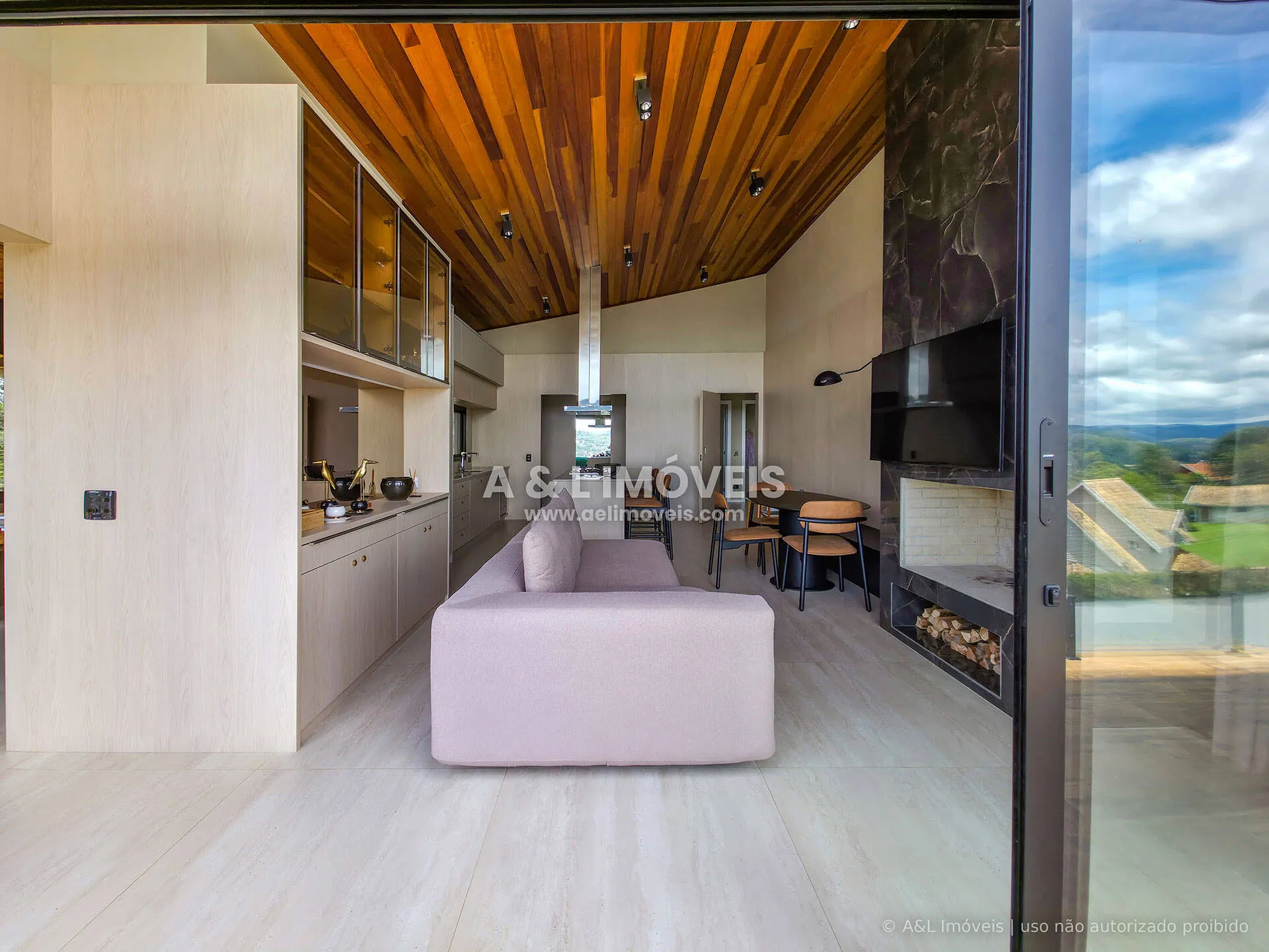 Imagem Casa à Venda em Campos do Jordão - Vista Panorâmica, 3 Suítes e Mirante