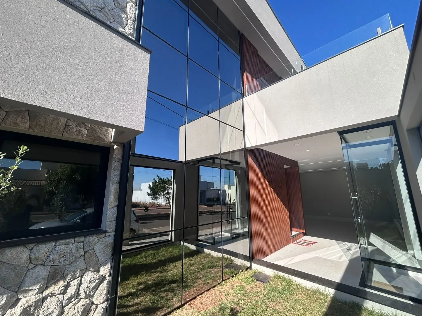 Imagem Casa com 3 dormitórios, 280 m² - venda por R$ 2.050.000 ou aluguel por R$ 7.500/mês - Campos Elíseos - Patos de Minas/MG