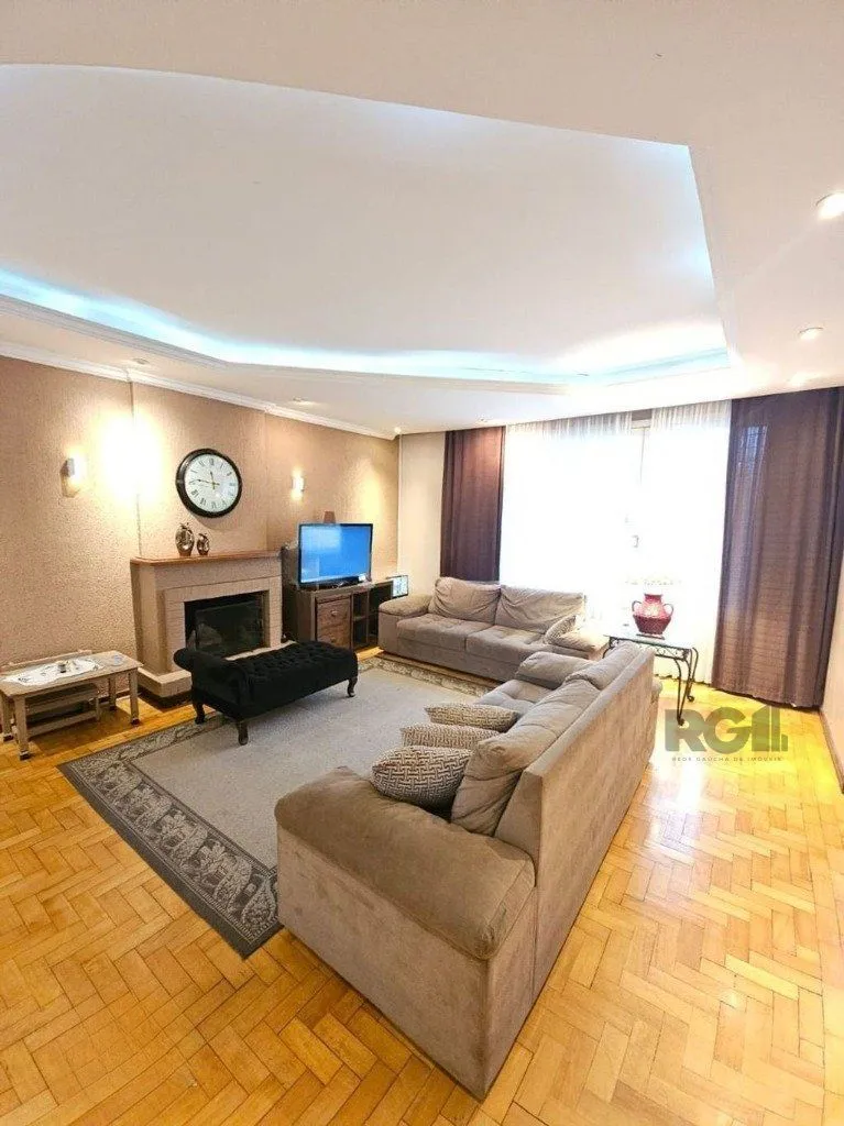 Imagem casa de 5 dormitórios no bairro Glória