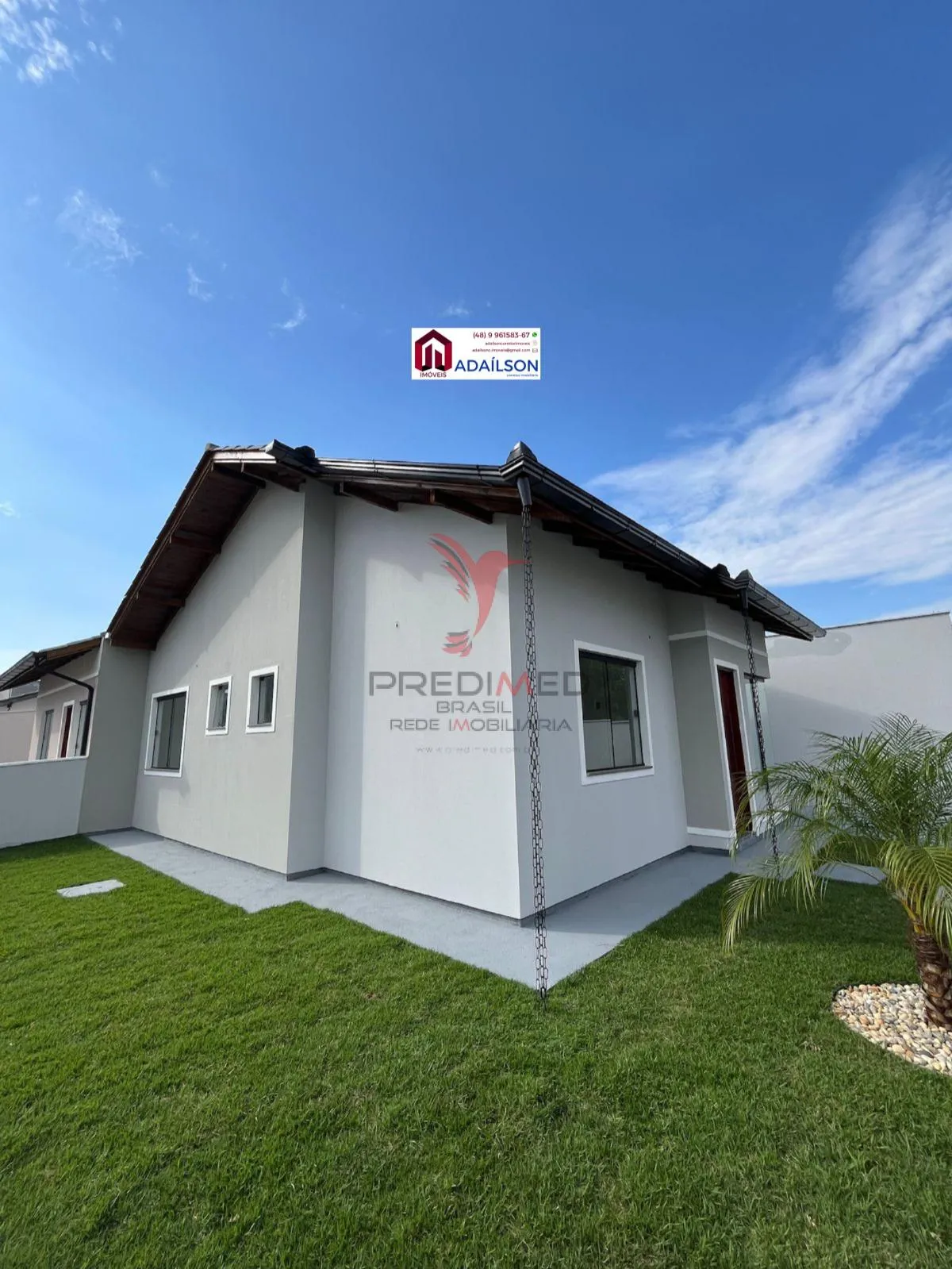 Imagem CASA COM UM SUÍTE TERRENO DE ESQUINA - AMPLO ESPAÇO MUITO BEM LOCALIZADA