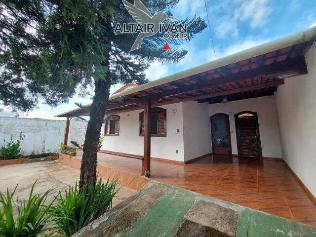 Casa antiga em bom estado em Rua Jesus Jota