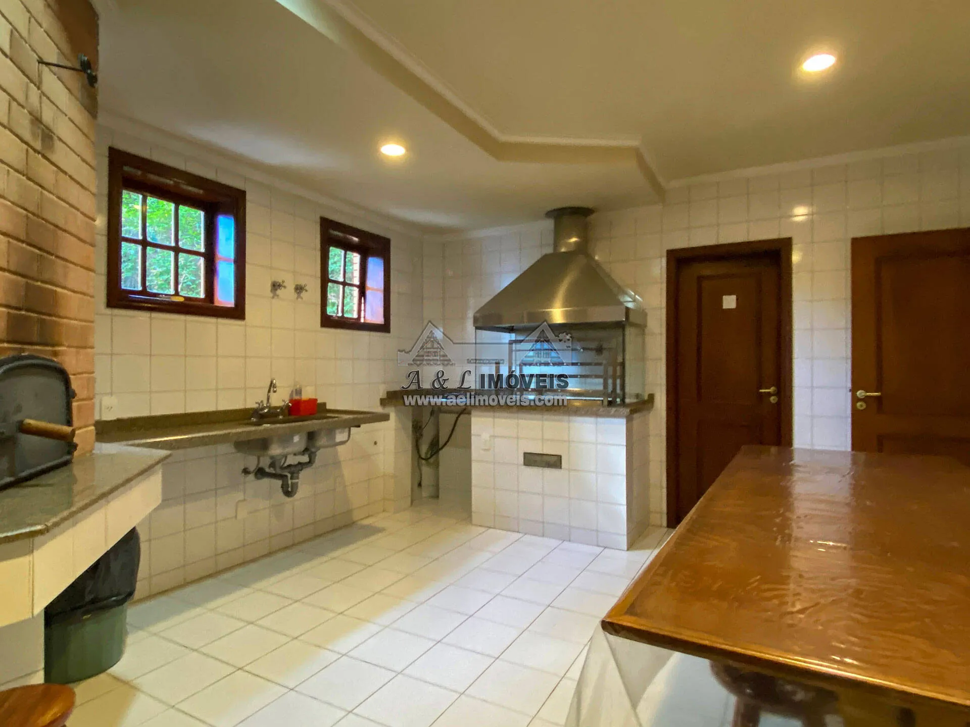 Imagem Apartamento à venda em Campos do Jordão - Condomínio com piscina