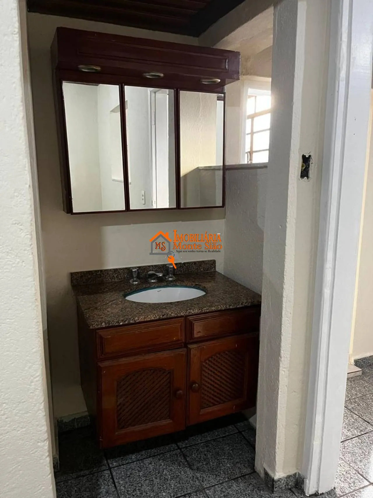 Imagem Sobrado com 4 dormitórios à venda, 238 m² por R$ 640.000,00 - Vila Galvão - Guarulhos/SP
