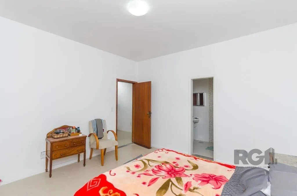 Imagem Casa de 4 dormitórios no bairro Três Figueiras