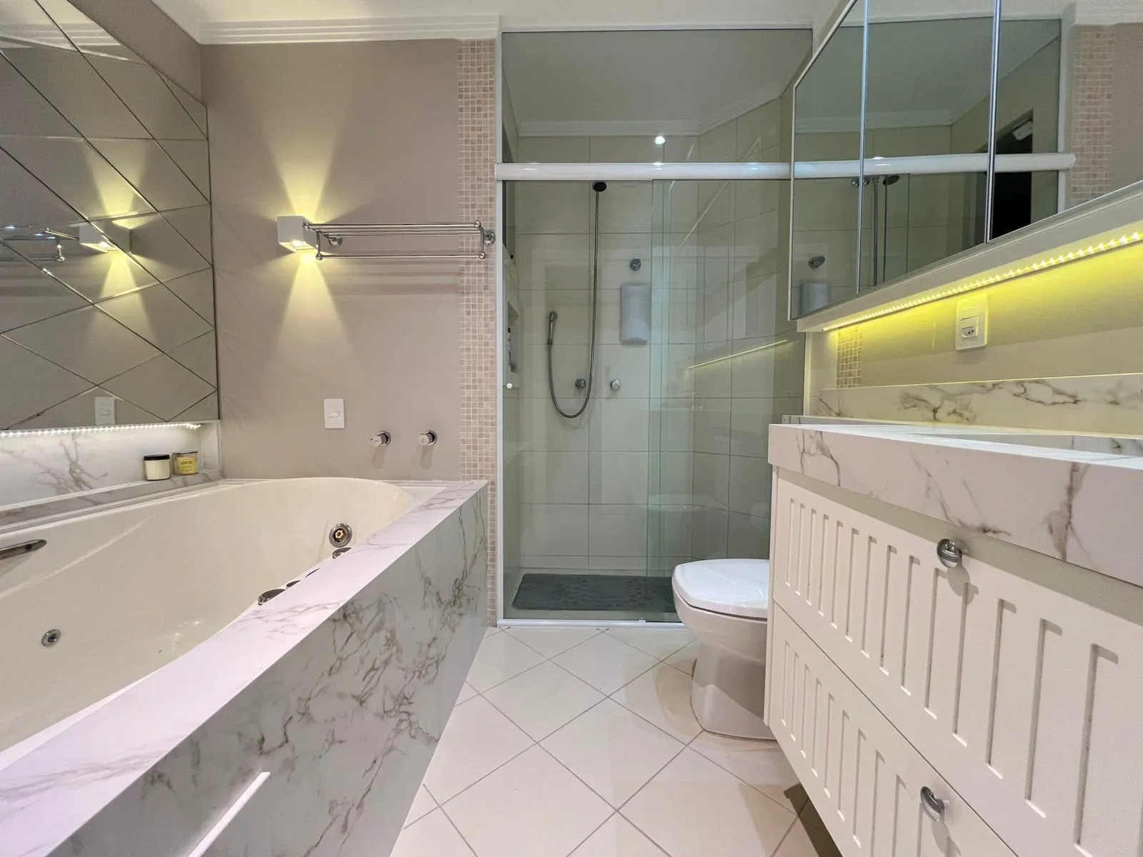Imagem Apartamento à venda com 130m2 por R$ 2.690.000,00