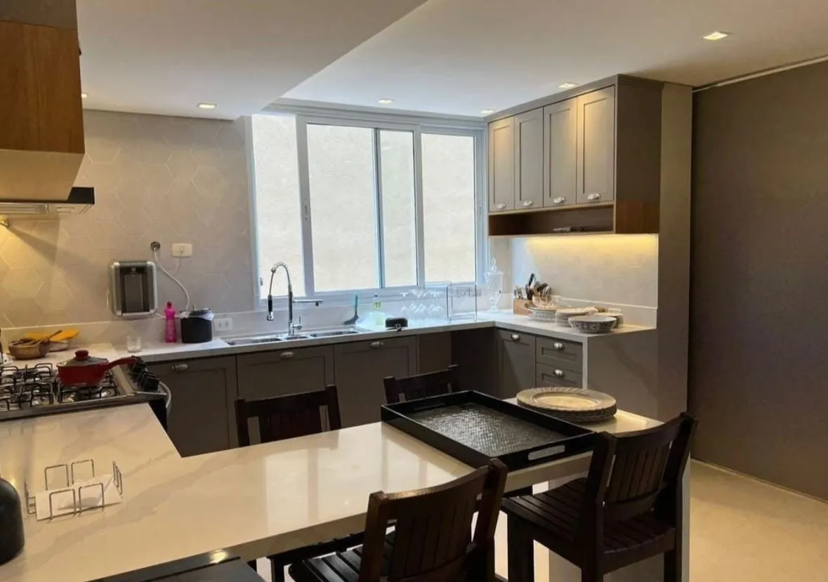 Imagem Casa à venda no Alphaville 01 em Barueri, 4 suítes, 524 m², piscina, rooftop, mobiliada e terreno de 572 m²