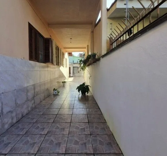 Imagem Casa de 2 dormitórios para venda ,pronta para morar no bairro Santo Antônio em Porto Alegre/RS.