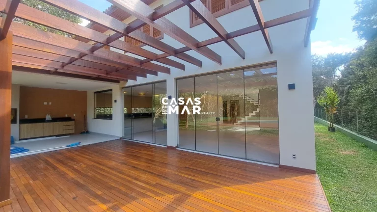 Imagem Casa de Luxo em Condomínio na Praia Rasa: 5 Quartos, 5 Suítes e 260m² em Armação dos Búzios-RJ