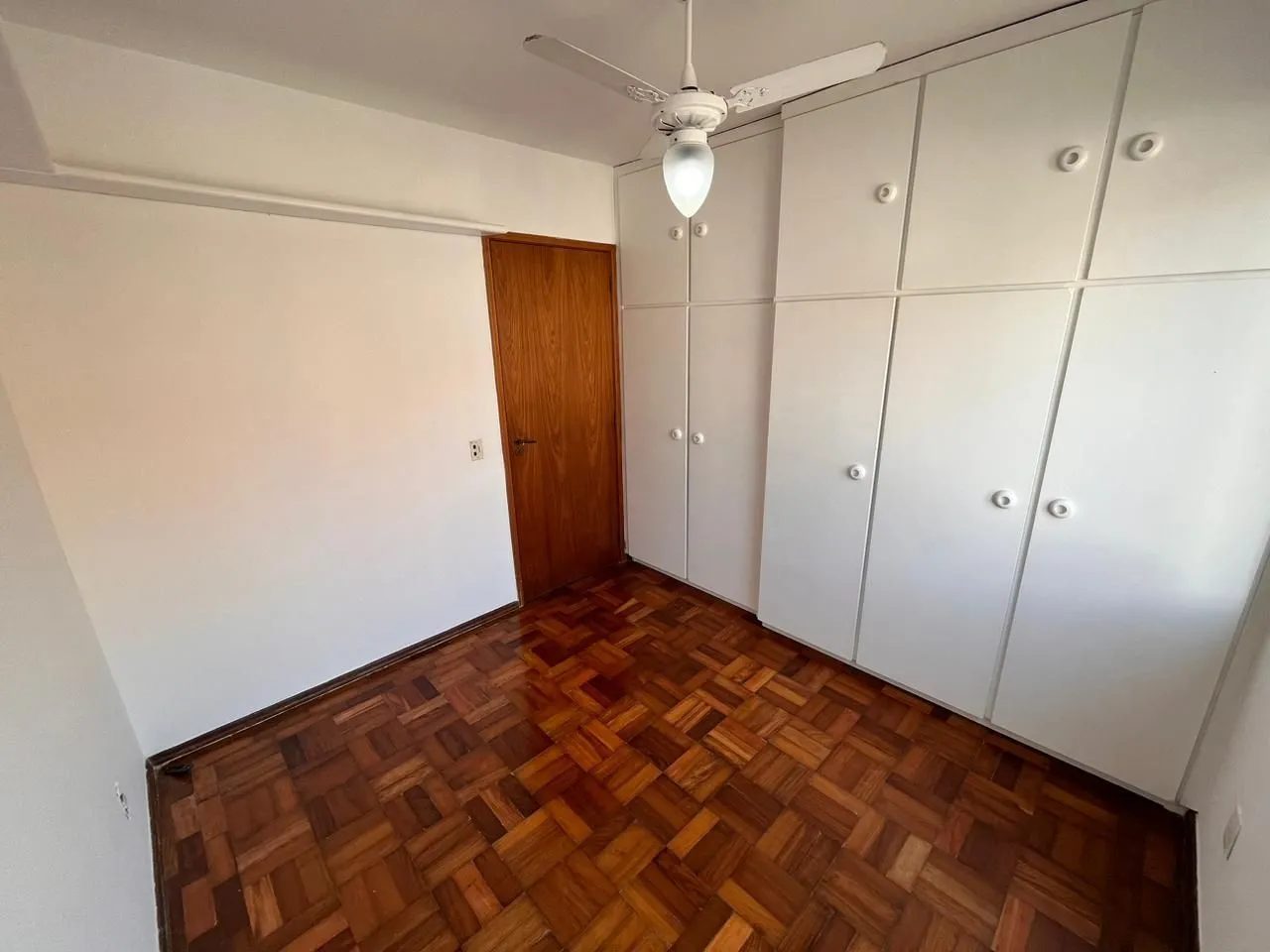 Imagem Apartamento de dois quartos e uma vaga de garagem no bairro Petrópolis em POA/RS