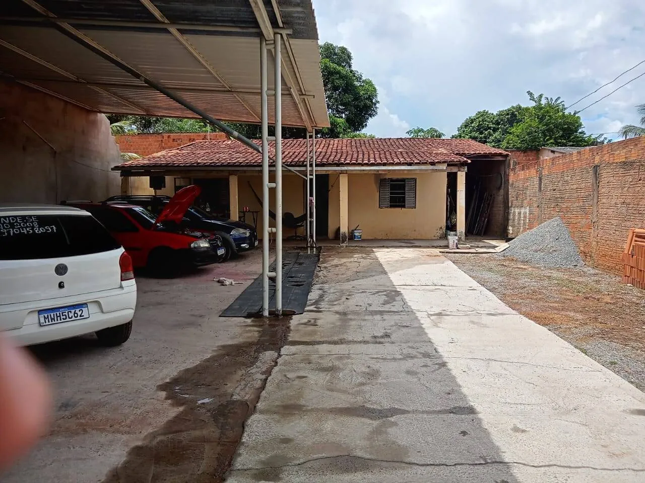 Imagem Casa 2 quartos, e espaço Comercial anexo. Terreno amplo com quintal.