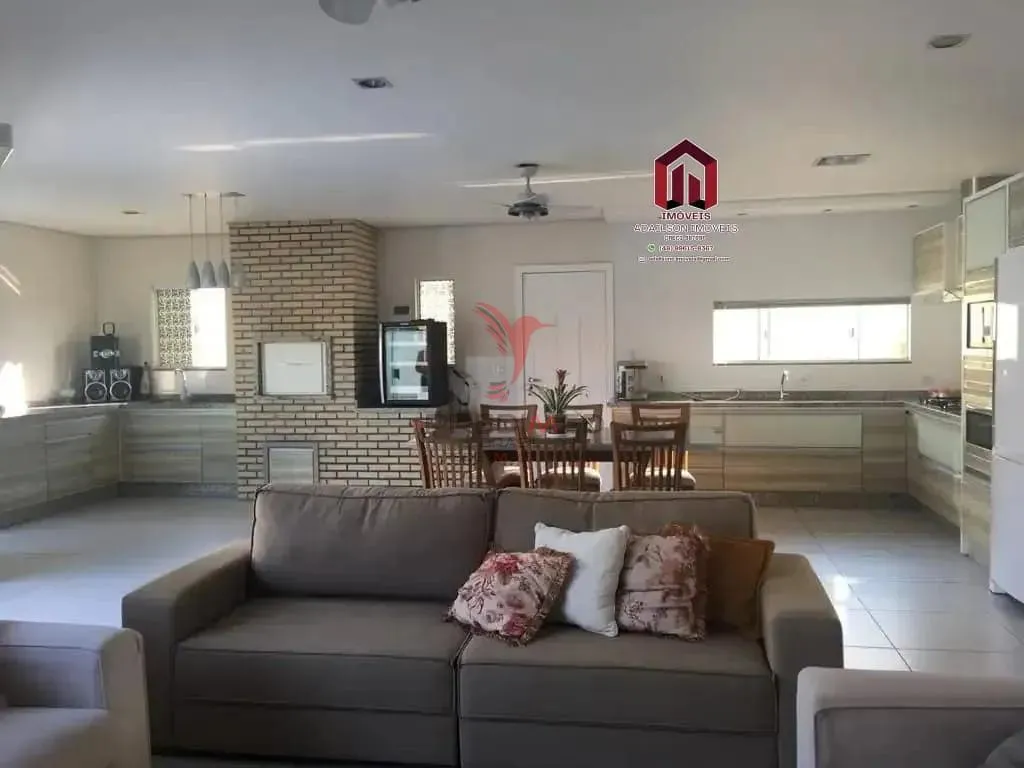 Imagem EXCELENTE CASA COM 4 DORMITORIOS PARA A VENDA - EM FLORIANOPOLIS SC BRASIL