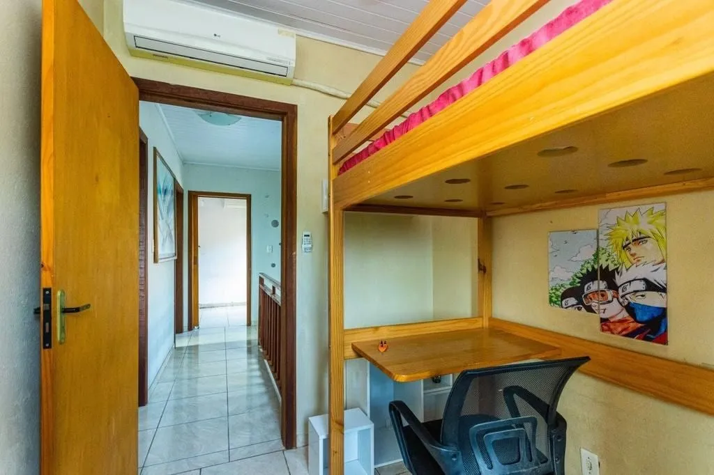 Imagem Casa de 3 dormitórios no Bairro Lomba do Pinheiro - Porto Alegre
