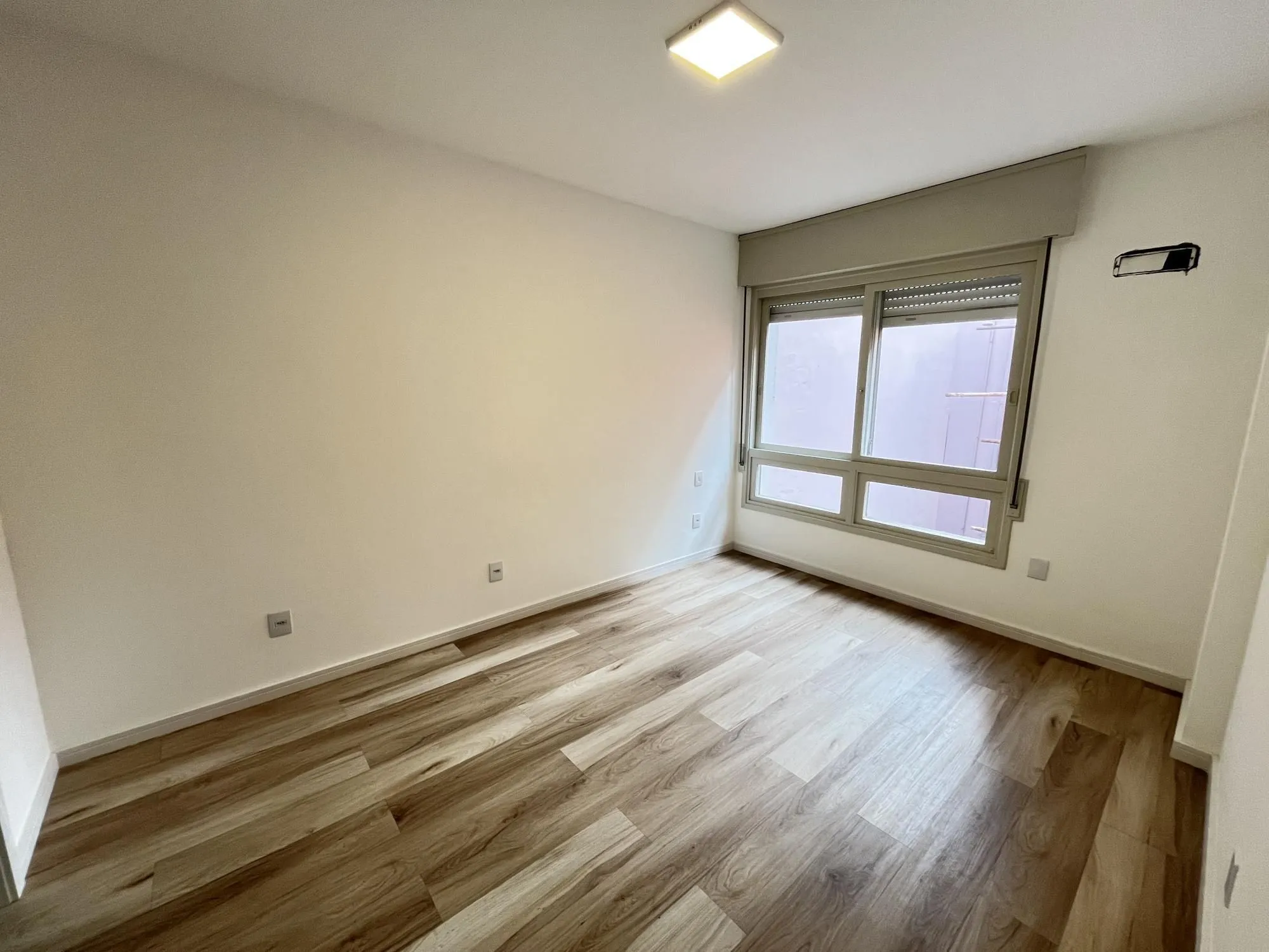 Imagem Apartamento de 2 quartos, suíte e 1 vaga de garagem no bairro Bom Fim em POA
