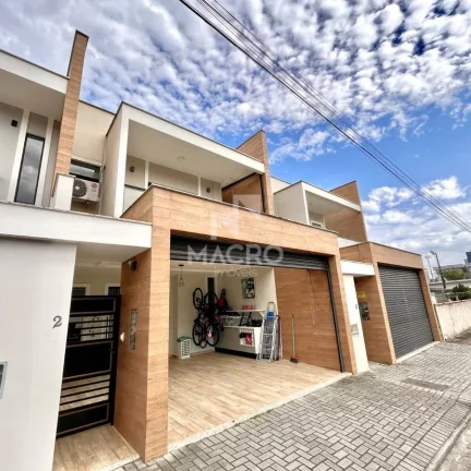 Imagem Casa Geminada I Baependi I 3 quartos (1 suíte) | 131m²