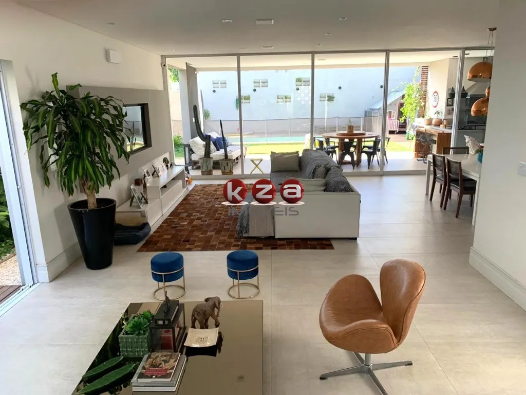 Imagem Casa em Condomínio de Alto Padrão à Venda em Valinhos-SP, Bairro Nações: 3 Quartos, 3 Suítes, 3 Salas, 4 Vagas, 317m².