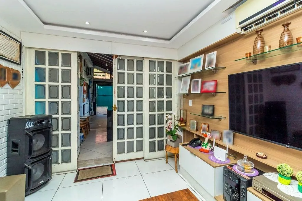 Imagem CASA 03 dormitórios, 2 suítes, 216m² privativos com piscina no BAIRRO MEDIANEIRA