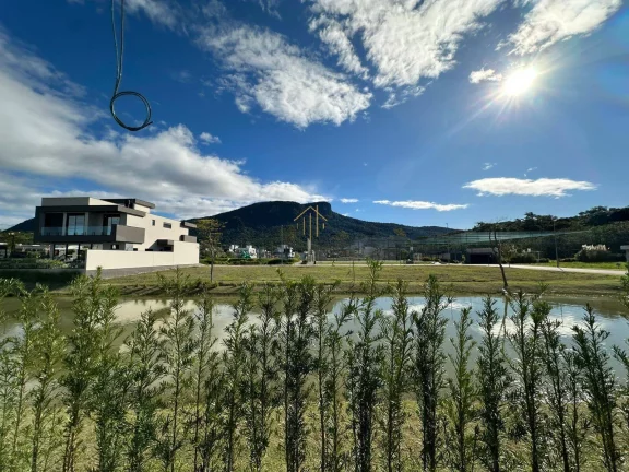 Imagem Casa com fundo lago no Condomínio Reserva da Pedra