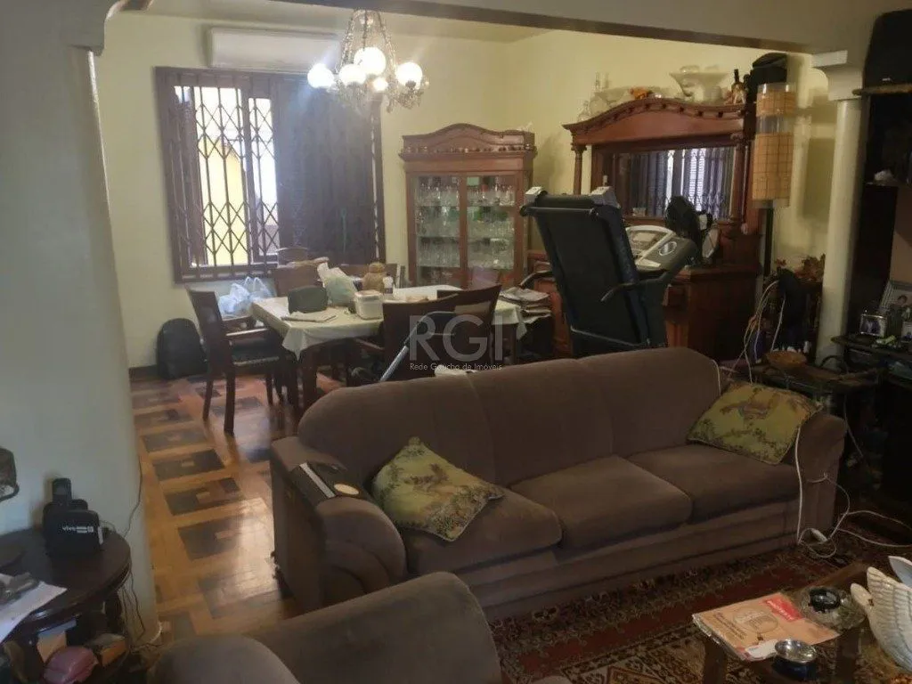 Imagem Casa para Venda - 220m², 3 dormitórios, 4 vagas - Teresópolis