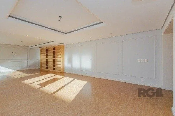 Imagem Vende-se luxuoso apartamento 3 quartos c/ suíte, dependência de empregada, gabinete, 2 vagas cobertas - 283m² - Moinhos de Vento