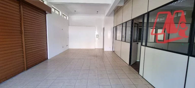Imagem Na Cavalhada, loja de 90m².
