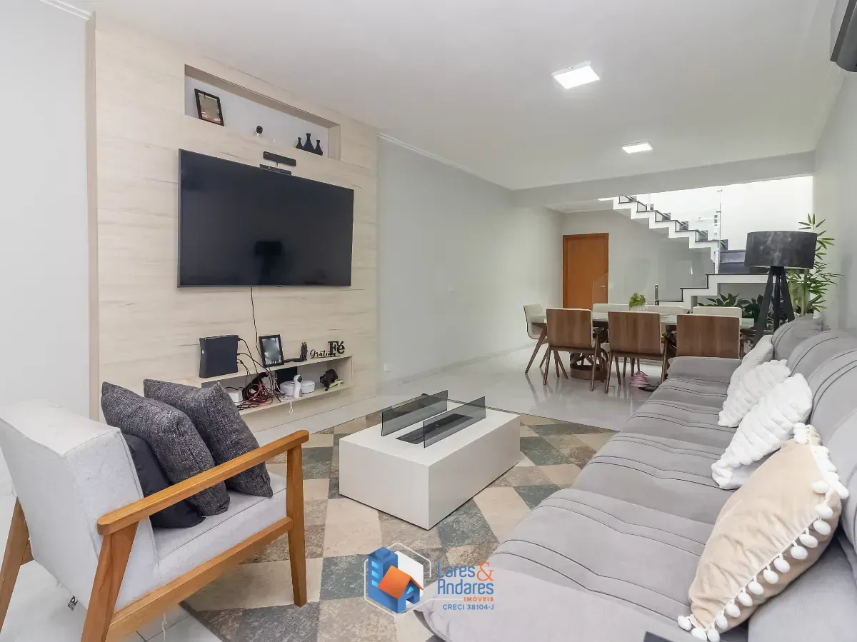 Foto do imóvel Sobrado para venda em City Recanto Anastácio com 3 quartos, sendo 3 suítes, 158m² em Rua Miguel Calovini