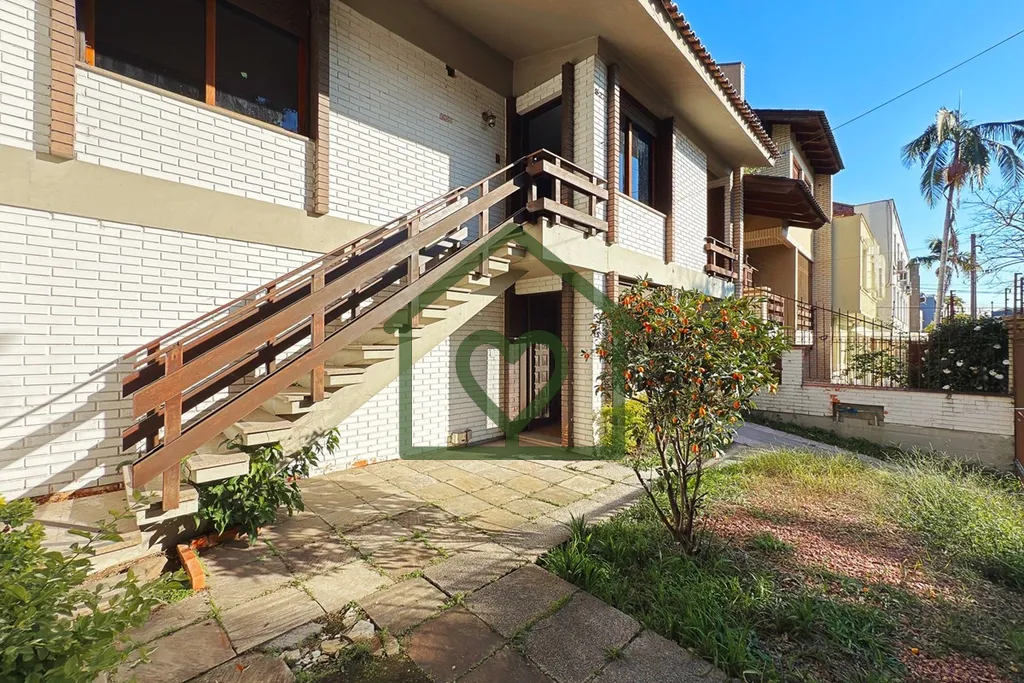 Imagem Apresentamos esta incrível casa desocupada, ideal tanto para fins residenciais quanto comerciais, s...