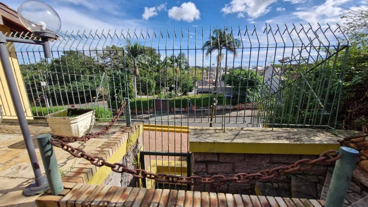 Imagem Casa de Cinema na Glória, com 500m² de área privada, 3 dormitórios, piscina, horta, lareira, elevador, gradeada 4 garagens