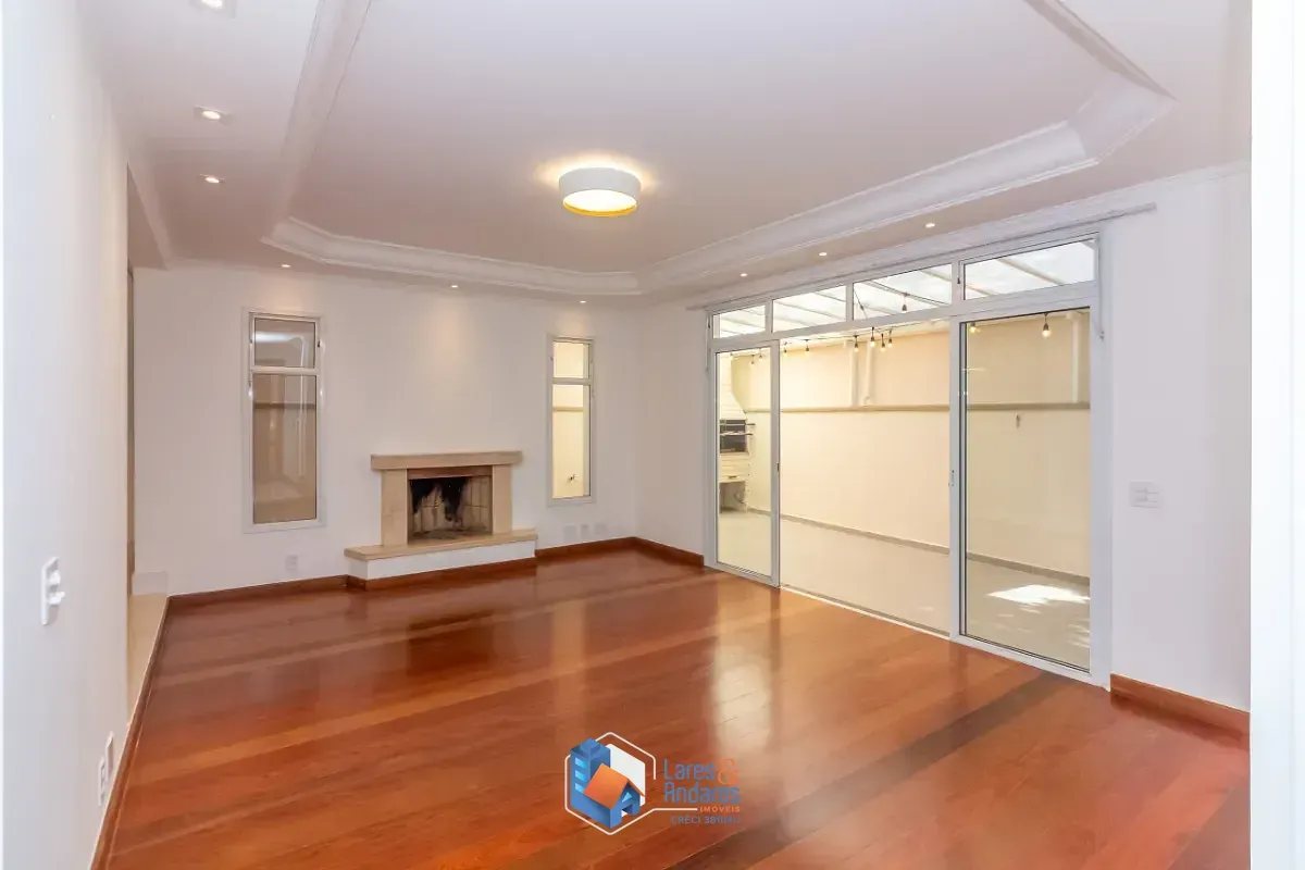 Imagem Casa no condomínio Condomínio Stephanie para venda com 4 quartos, sendo 2 suítes, 315m²