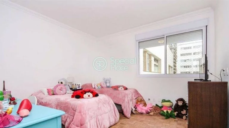 Imagem São incríveis 330m2 de área útil, 3 dormitórios ( 2 suítes ) e 3 vagas na garagem. Living ampl...