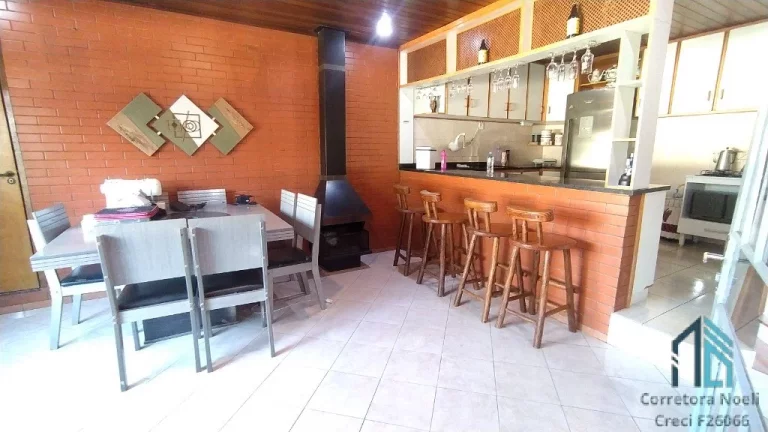 Imagem (PERMUTA) Casa a venda Semi mobiliada, 03 quartos, 04 vagas, churrasqueira no Boqueirão em Curitiba PR